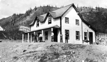 Résidence des Cadzow à New Rampart House. Dan Cadzow et sa femme Rachel, de la première nation Gwitchin, étaient des personnages très importants dans leur communauté.