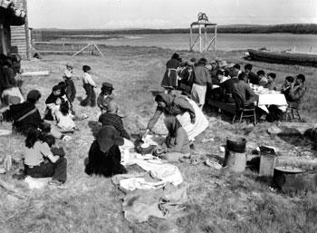 Banquet à Old Crow, été 1946.